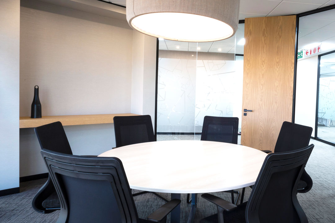 6 SEATER MEETING ROOM